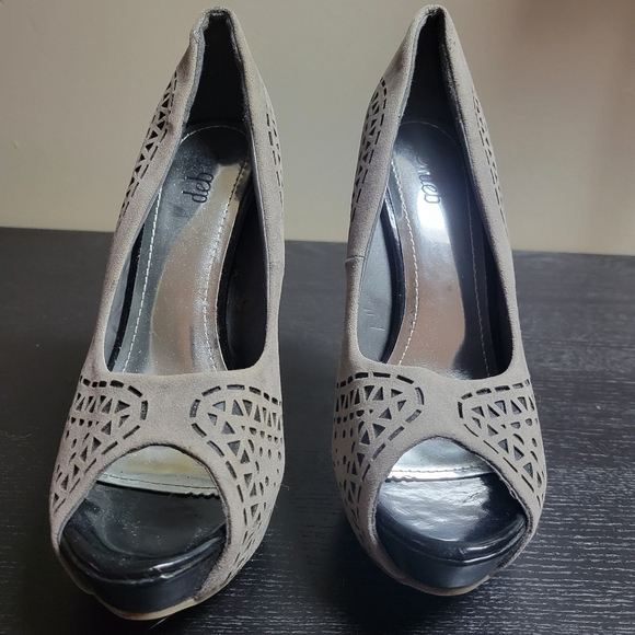 High heels - Picture 2 of 3